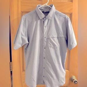 Men’s North Face shirt